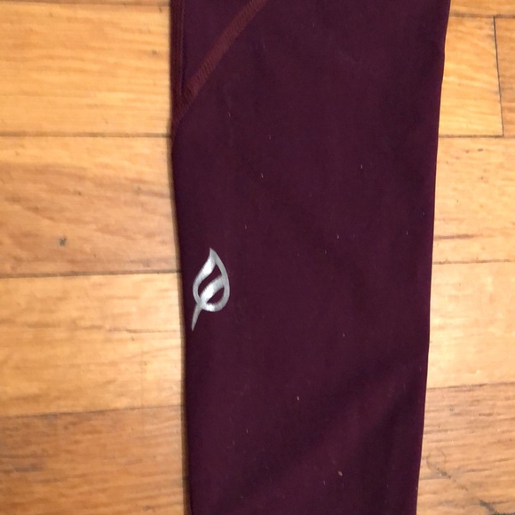 P’tula The Raenell Pocket Leggings in Black Cherry, size Small - Picture 10 of 14